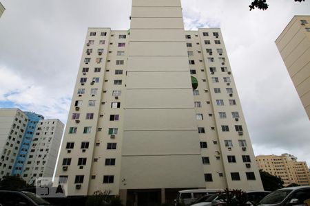 Apartamento à venda com 60m², 2 quartos e 1 vaga Apartamento à venda com 60m², 2 quartos e 1 vagaFachada