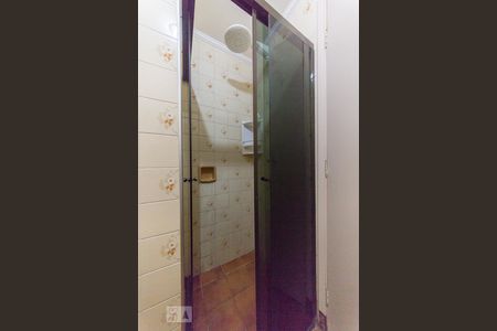 Banheiro de apartamento à venda com 1 quarto, 48m² em Cambuí, Campinas