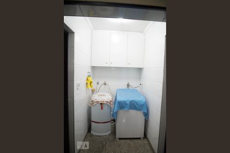 Casa à venda com 280m², 3 quartos e 2 vagas Casa à venda com 280m², 3 quartos e 2 vagasÁrea de serviço