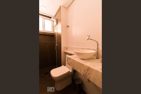 Banheiro de apartamento para alugar com 2 quartos, 55m² em Protásio Alves, Porto Alegre
