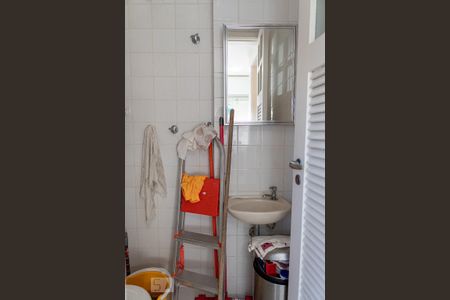 Apartamento para alugar com 140m², 4 quartos e 2 vagas Apartamento para alugar com 140m², 4 quartos e 2 vagasBanheiro de Serviço