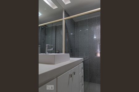 Apartamento para alugar com 140m², 4 quartos e 2 vagas Apartamento para alugar com 140m², 4 quartos e 2 vagasBanheiro da Suíte 01