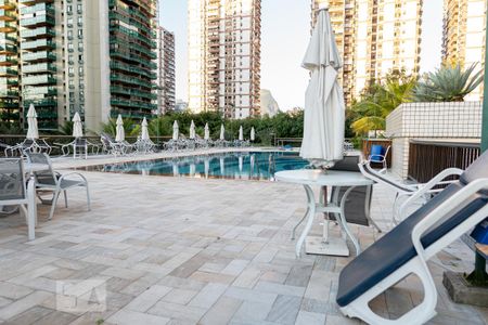 Área Comum - Piscina de apartamento para alugar com 4 quartos, 140m² em Barra da Tijuca, Rio de Janeiro