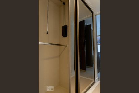 Apartamento para alugar com 140m², 4 quartos e 2 vagas Apartamento para alugar com 140m², 4 quartos e 2 vagasCloset da Suíte 01