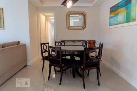 Apartamento para alugar com 140m², 4 quartos e 2 vagas Apartamento para alugar com 140m², 4 quartos e 2 vagasSala