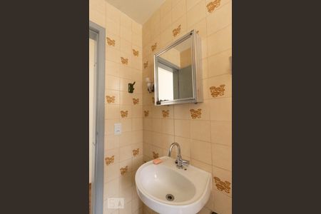 Banheiro de apartamento para alugar com 1 quarto, 38m² em Centro, Curitiba