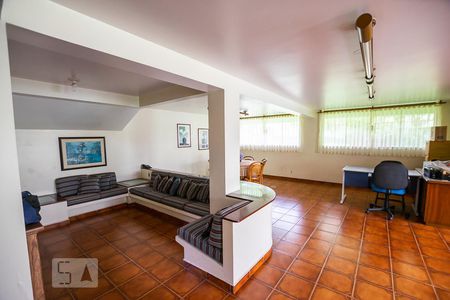 Casa à venda com 380m², 4 quartos e 4 vagasSalão