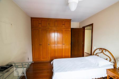 Quarto de casa à venda com 4 quartos, 380m² em Cidade Vargas, São Paulo