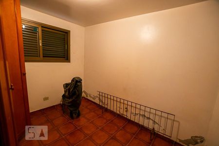 Casa à venda com 380m², 4 quartos e 4 vagasQuarto de Serviço