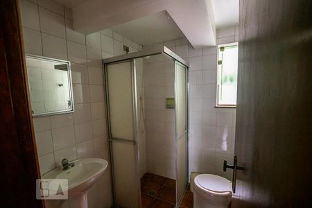 Casa à venda com 380m², 4 quartos e 4 vagasBanheiro de Serviço