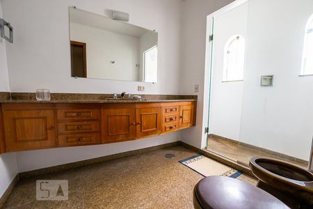 Banheiro de casa à venda com 4 quartos, 380m² em Cidade Vargas, São Paulo