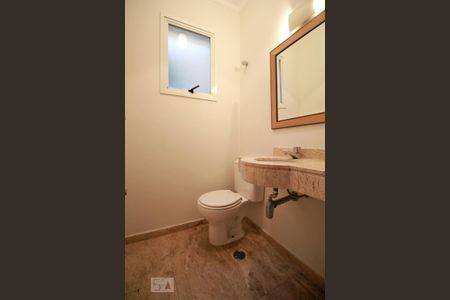 Lavabo de casa de condomínio para alugar com 4 quartos, 310m² em Jardim Morumbi, São Paulo