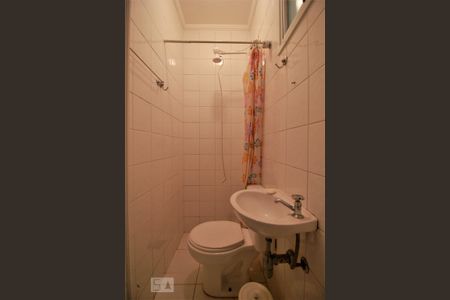 Banheiro de serviço de casa de condomínio para alugar com 4 quartos, 310m² em Jardim Morumbi, São Paulo