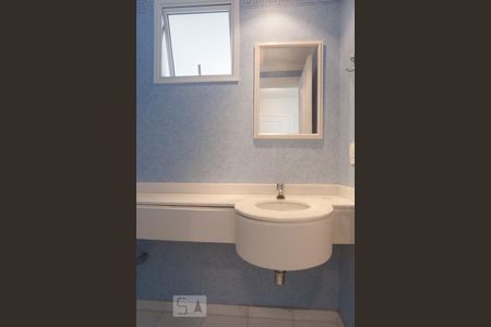 Lavabo de apartamento para alugar com 1 quarto, 58m² em Cambuí, Campinas