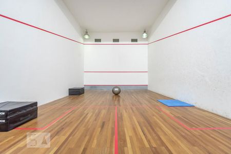 Apartamento à venda com 150m², 4 quartos e 2 vagas Apartamento à venda com 150m², 4 quartos e 2 vagasQuadra de squash