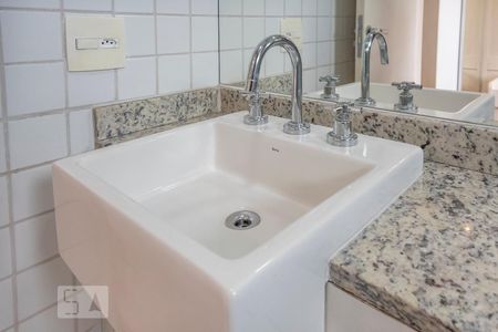 Apartamento à venda com 150m², 4 quartos e 2 vagas Apartamento à venda com 150m², 4 quartos e 2 vagasBanheiro da Suíte 2