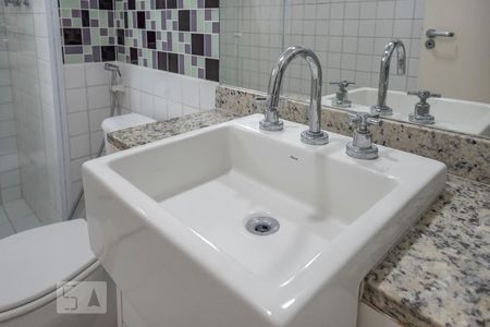 Apartamento à venda com 150m², 4 quartos e 2 vagas Apartamento à venda com 150m², 4 quartos e 2 vagasBanheiro social