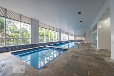 Apartamento à venda com 150m², 4 quartos e 2 vagas Apartamento à venda com 150m², 4 quartos e 2 vagasPiscina coberta