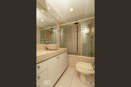 Banheiro Suite. de apartamento à venda com 4 quartos, 156m² em Copacabana, Rio de Janeiro