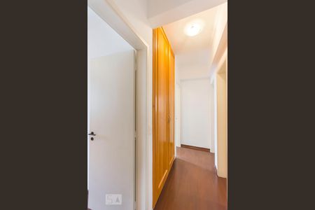Corredor de apartamento para alugar com 3 quartos, 105m² em Vila Nova Conceição, São Paulo