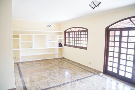 Sala de casa à venda com 4 quartos, 252m² em Vila Picinin, São Paulo