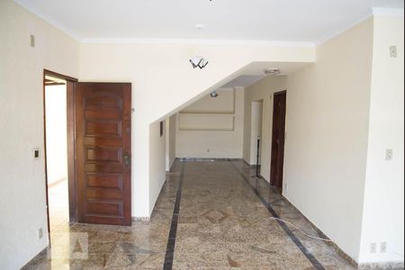 Casa à venda com 252m², 4 quartos e 4 vagasSala