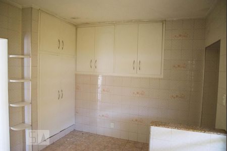 Casa à venda com 252m², 4 quartos e 4 vagasCozinha 