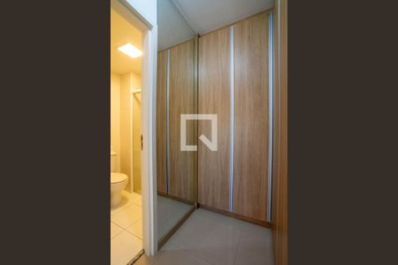 Apartamento para alugar com 68m², 2 quartos e 1 vaga Apartamento para alugar com 68m², 2 quartos e 1 vagaCloset da suíte