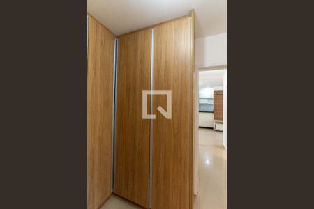 Apartamento para alugar com 68m², 2 quartos e 1 vaga Apartamento para alugar com 68m², 2 quartos e 1 vagaCloset da suíte