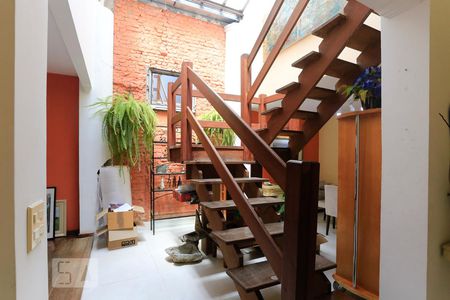 Escada de casa à venda com 4 quartos, 190m² em Sumaré, São Paulo