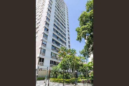 Apartamento à venda com 102m², 3 quartos e 2 vagasFachada