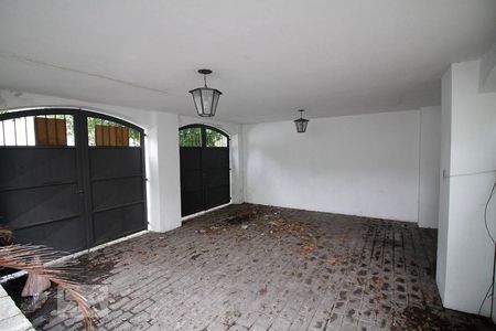 Garagem de casa para alugar com 4 quartos, 400m² em Bela Aliança, São Paulo