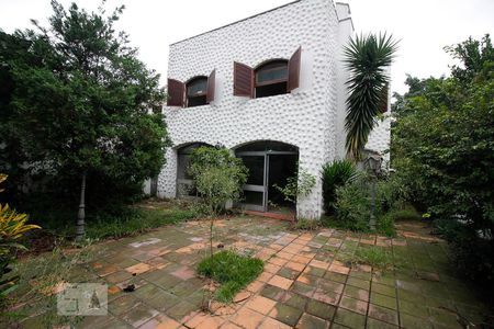 Casa para alugar com 400m², 4 quartos e 2 vagas Casa para alugar com 400m², 4 quartos e 2 vagasQuintal
