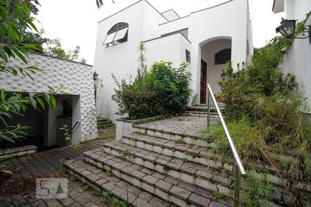 Quintal da Frente de casa para alugar com 4 quartos, 400m² em Bela Aliança, São Paulo
