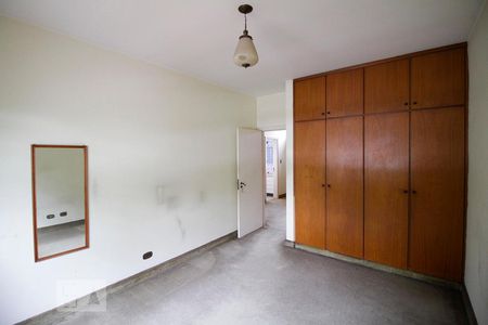 Casa para alugar com 400m², 4 quartos e 2 vagas Casa para alugar com 400m², 4 quartos e 2 vagasQuarto