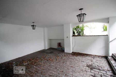Garagem de casa para alugar com 4 quartos, 400m² em Bela Aliança, São Paulo
