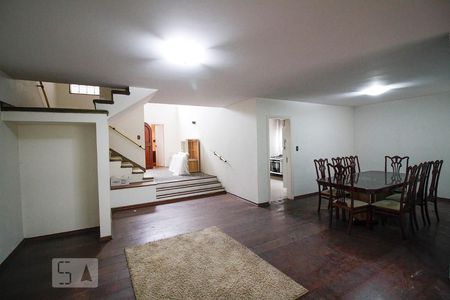 Casa para alugar com 400m², 4 quartos e 2 vagas Casa para alugar com 400m², 4 quartos e 2 vagasSala