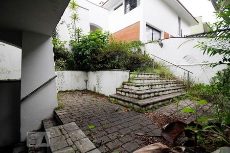 Garagem de casa para alugar com 4 quartos, 400m² em Bela Aliança, São Paulo