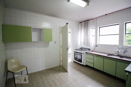 Casa para alugar com 400m², 4 quartos e 2 vagas Casa para alugar com 400m², 4 quartos e 2 vagasCozinha