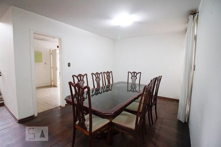 Casa para alugar com 400m², 4 quartos e 2 vagas Casa para alugar com 400m², 4 quartos e 2 vagasSala