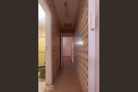 Casa à venda com 122m², 8 quartos e 2 vagas Casa à venda com 122m², 8 quartos e 2 vagasCorredor acesso quartos / cozinha