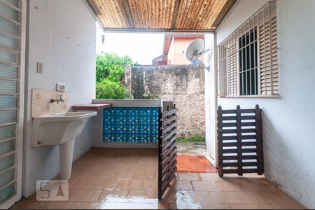 Casa à venda com 122m², 8 quartos e 2 vagas Casa à venda com 122m², 8 quartos e 2 vagasLavanderia