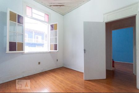 Casa à venda com 122m², 8 quartos e 2 vagas Casa à venda com 122m², 8 quartos e 2 vagasQuarto 2