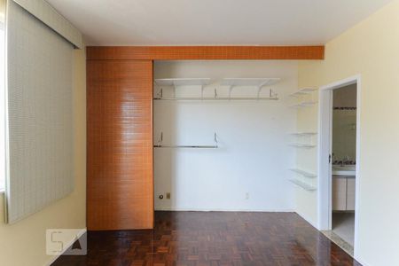 Apartamento à venda com 150m², 4 quartos e 2 vagas Apartamento à venda com 150m², 4 quartos e 2 vagasSuíte