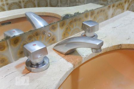 Apartamento à venda com 150m², 4 quartos e 2 vagas Apartamento à venda com 150m², 4 quartos e 2 vagasLavabo torneira