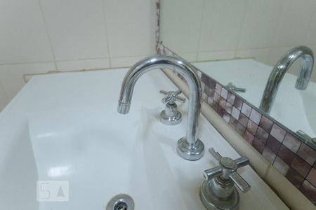 Apartamento à venda com 150m², 4 quartos e 2 vagas Apartamento à venda com 150m², 4 quartos e 2 vagasBanheiro torneira