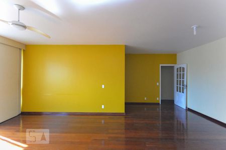 Apartamento à venda com 150m², 4 quartos e 2 vagas Apartamento à venda com 150m², 4 quartos e 2 vagasSala