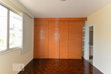 Apartamento à venda com 150m², 4 quartos e 2 vagas Apartamento à venda com 150m², 4 quartos e 2 vagasSuíte