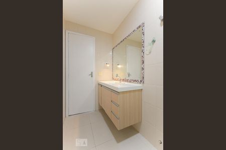 Apartamento à venda com 150m², 4 quartos e 2 vagas Apartamento à venda com 150m², 4 quartos e 2 vagasBanheiro suíte