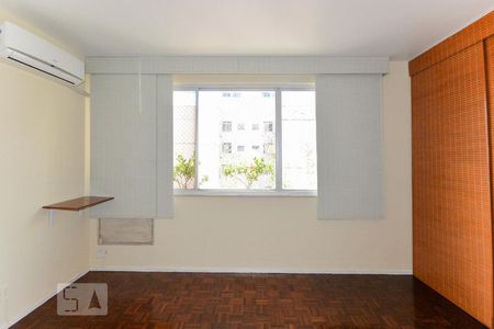 Apartamento à venda com 150m², 4 quartos e 2 vagas Apartamento à venda com 150m², 4 quartos e 2 vagasSuíte